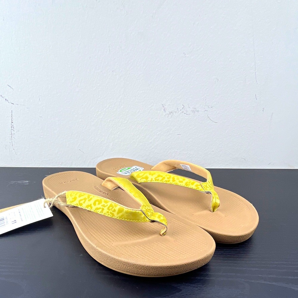 Sanuk Women's Size 11 Gold Leopard Print Water Friendly Flip Flop Sandals